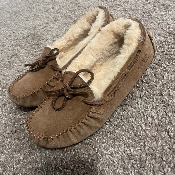 Ugg Dakota Chestnut Moccasins - Picture 7 of 7